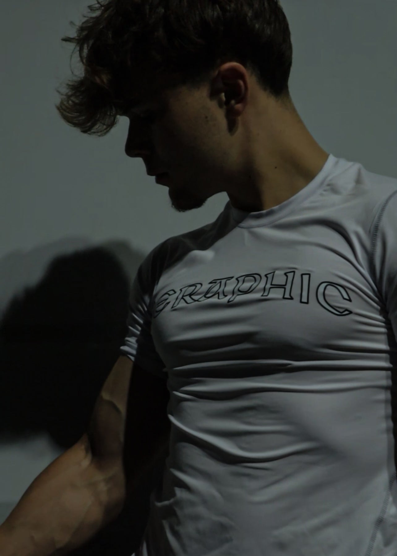 【EESSAY】SERAPHIC T SHIRT - eessay 에쎄이 T.K SERAPHIC T SHIRT 블랙 | 후루츠패밀리
